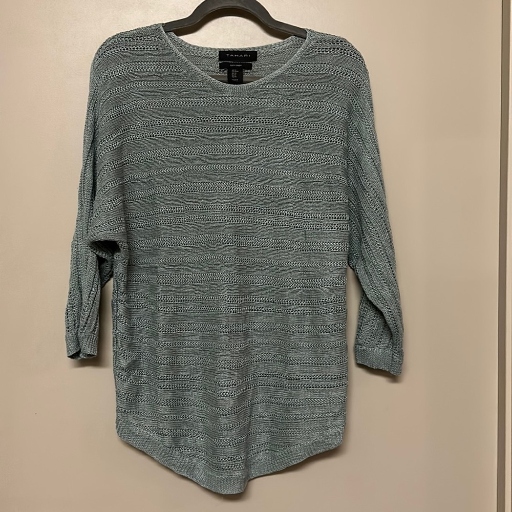 Tahari Medium linen top three quarter dolman sleeve curve hem